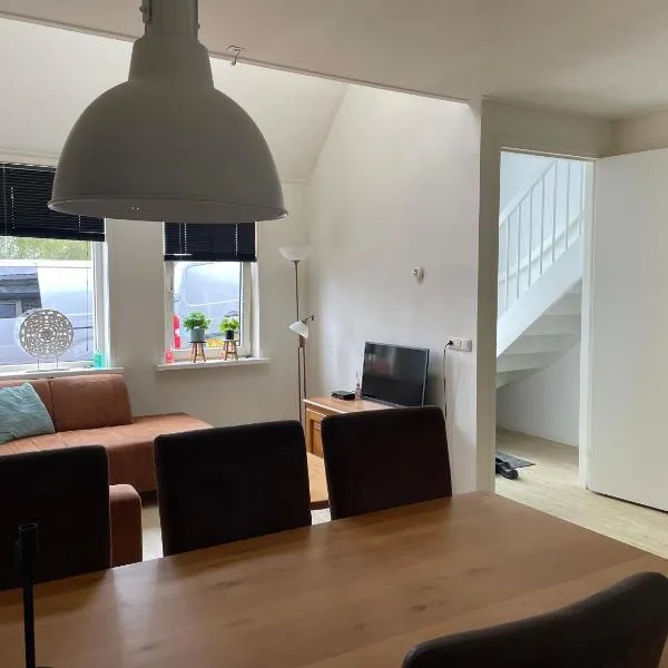 Nieuw gebouwd appartement op paarden bedrijf, hotel in Buitenpost