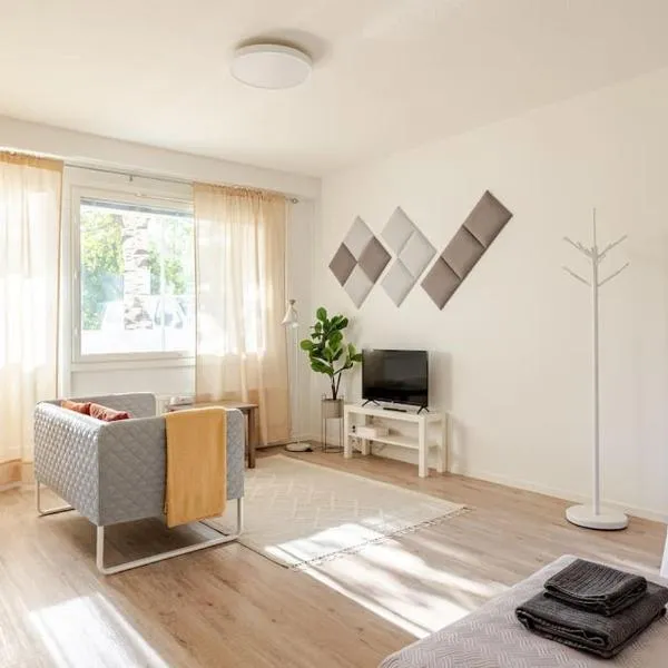 Uudistettu studio kahdelle omalla parkkipaikalla, Hotel in Rovaniemi