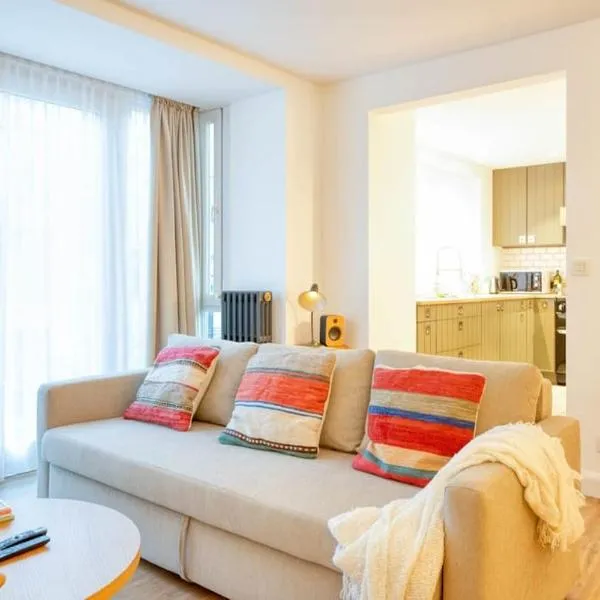 Chic 3-BR Oasis in Ghent - Stylish Interiors، فندق في خنت