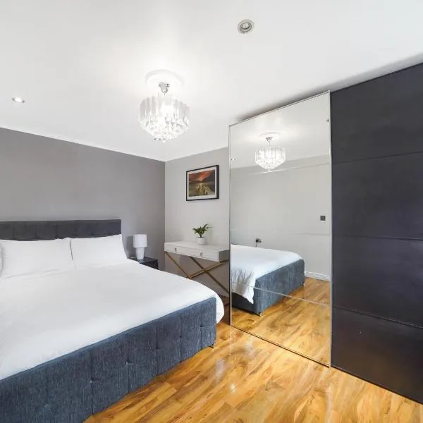 A beautiful stylish 2 Bedroom Apartment -City of London, hotel em Londres