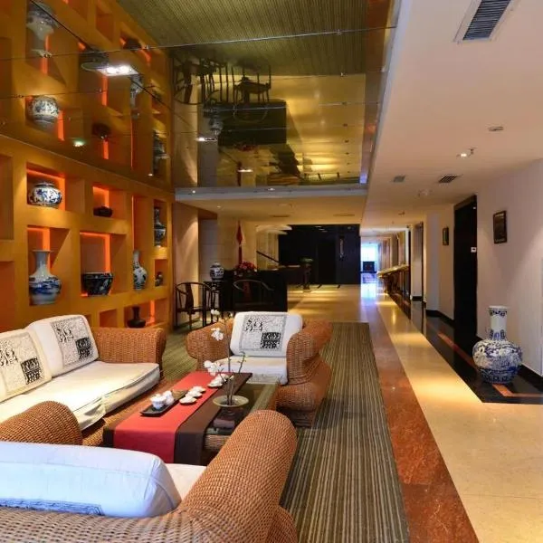 Baodao Exhibition Center Hotel, hotel sa Wuyishan