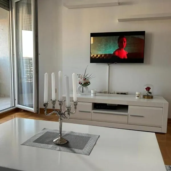 Apartment Shine, hotel in Konik