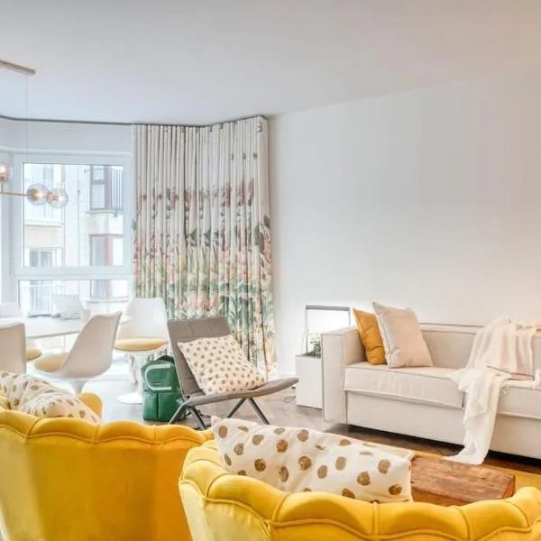 Seaside Haven for 6 with Parking in Knokke, hótel í Heist