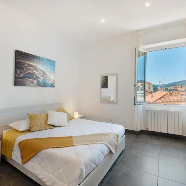 Casa Alba La Casa Delle Coccole, hotel in Savona