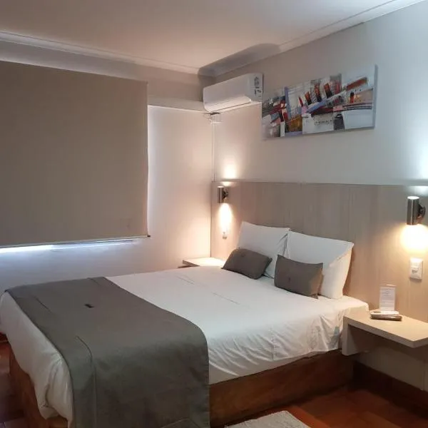 ELDEPTO Parque Bustamante, hotel in Santiago