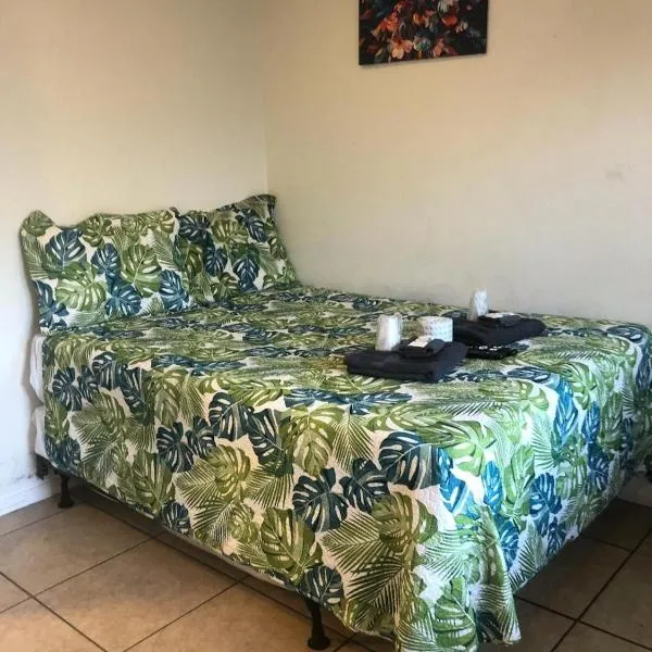 Crown Inn & Suites, hotel in Spring Valley