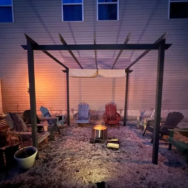 Space To Chill & Work in the Center of Everything, hotel en Severn