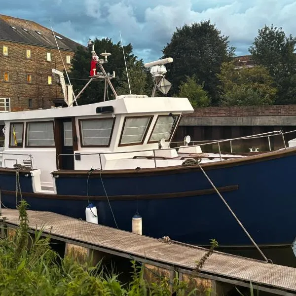 Sea Dream 42ft Beautiful 2 bedroom boat, hotel v destinaci Sandwich
