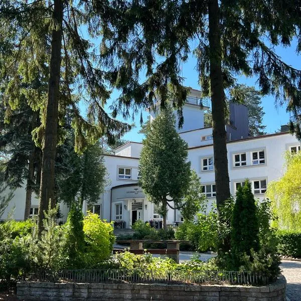 Oficerski Yacht Club, hotel v destinácii Augustów