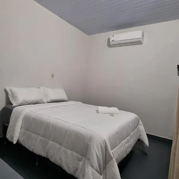 Habitacion doble en el centro de asunción solo efectivo guaranies, hotel en Asunción