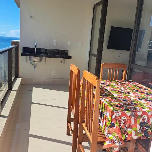 Aconchegante APARTAMENTO - Praia do Morro- Beira Mar com vista para o mar - 2 quartos , 2 banheiros, 2 vagas garagem, 1 varandas, 2 elevadores, Wi-Fi - bem localizado - Foto 4