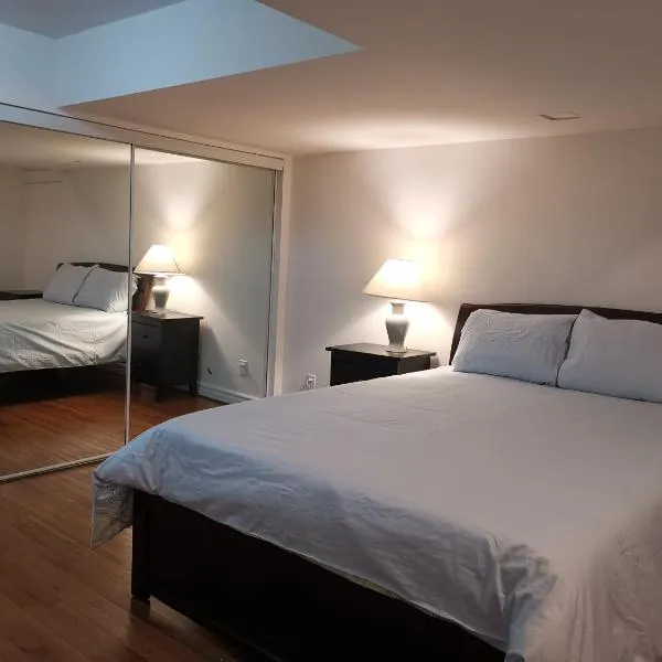 Cozy Private Rooms in Basement, hotel v destinaci Richmond Hill