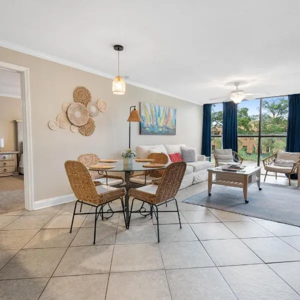 Fun 2 bed/2 bath condo with pool on Biloxi Beach, hotel en Biloxi
