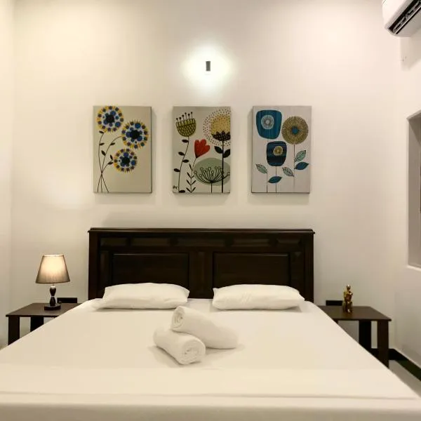 Leena Holiday Home、バッティカロアのホテル
