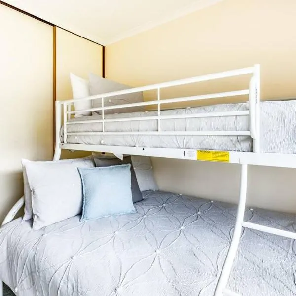BEST location! Sleep 7 Pet Friendly Spacious, hotel v destinaci Barwon Heads