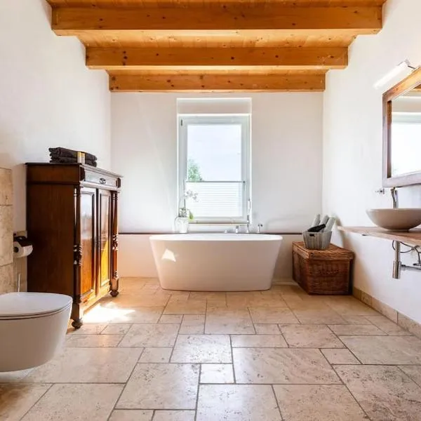 Privat Apartment- Near Strasbourg, Baden Baden, hotel en Rheinau