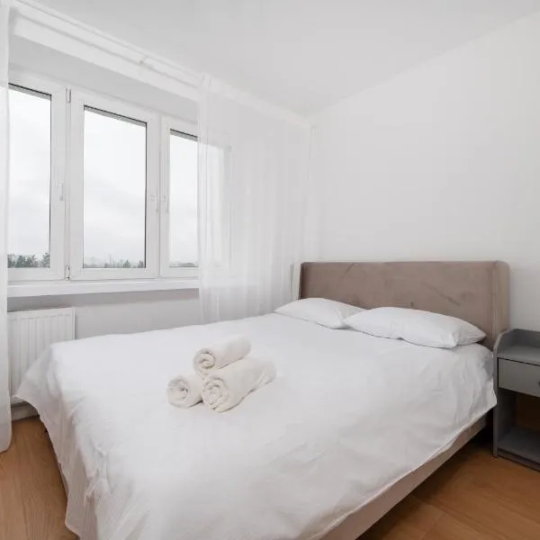 Górna Pleasant Apartment by BookingHost, hotel v destinaci Rokicie