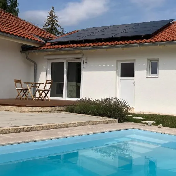Appartement mit Pool, hotel in Kirchen