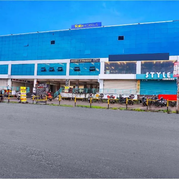 FabHotel Embassy near Amanora Mall, hotel in Pune