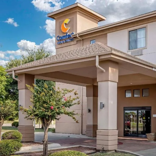 Comfort Inn & Suites, hotel v destinaci Seguin