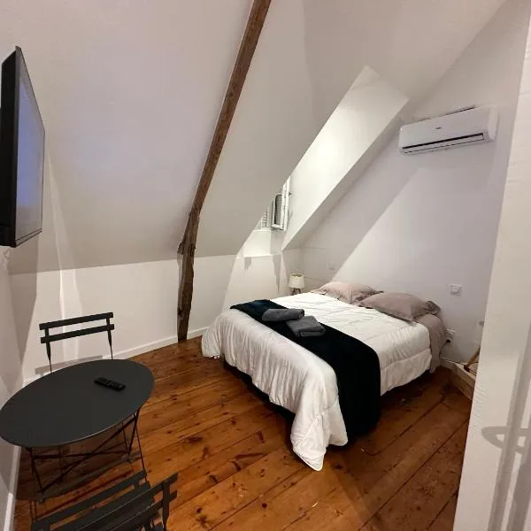 Chambre 3 Face au Donjon, hotel v destinácii Pons