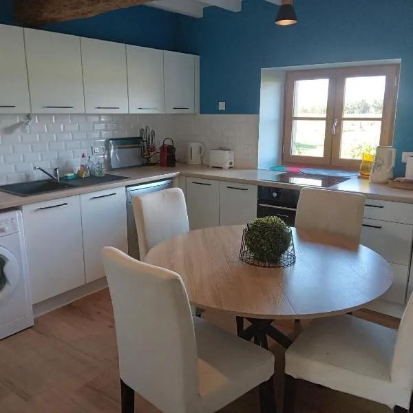 Maison indépendante à la ferme, hotel en Palleville