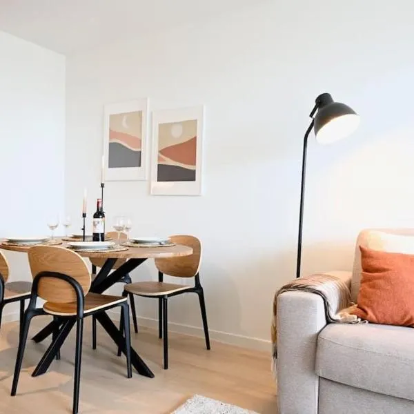 Spacious 4-Guest Seaside in Ostend, hotel u gradu Ostende