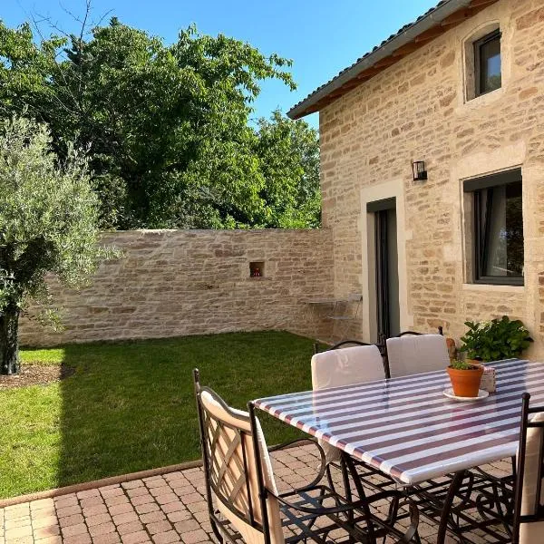 Les chambres claires Givry, hotel in Givry