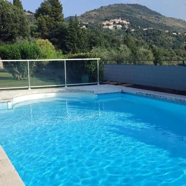 La Bastide, Chambre d'hôtes, hotel v destinácii Castagniers