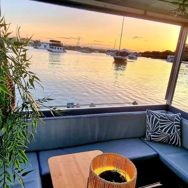 Liquid Spirit Noosaville houseboat " EXPERIENCE MORE ", hotel en Noosa Heads