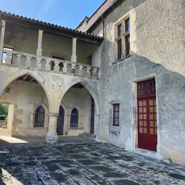 Château de Cibioux, hotel v destinaci Surin