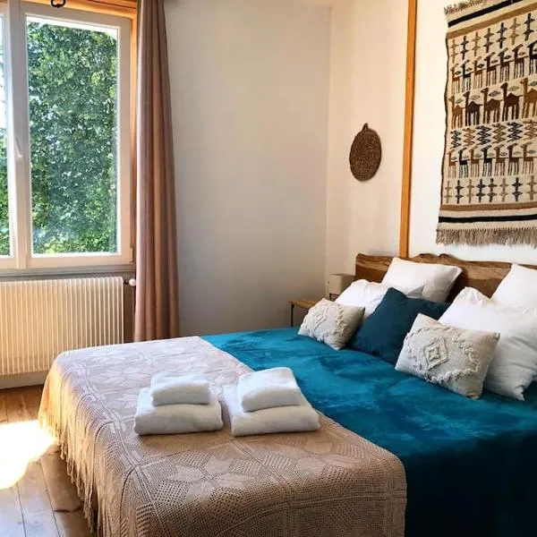 Gîte des Sisampas- Terrasse privée, vue aux montages, hotel in Rencurel