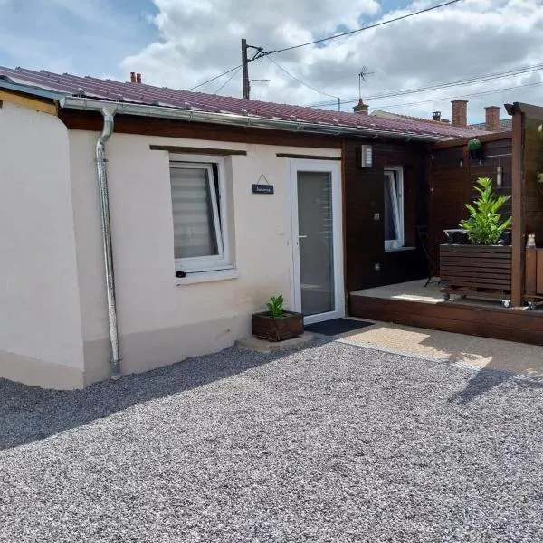 Agréable chambre pour 2 avec salle de bain et terrasse privées, hotel v destinaci Fagnières