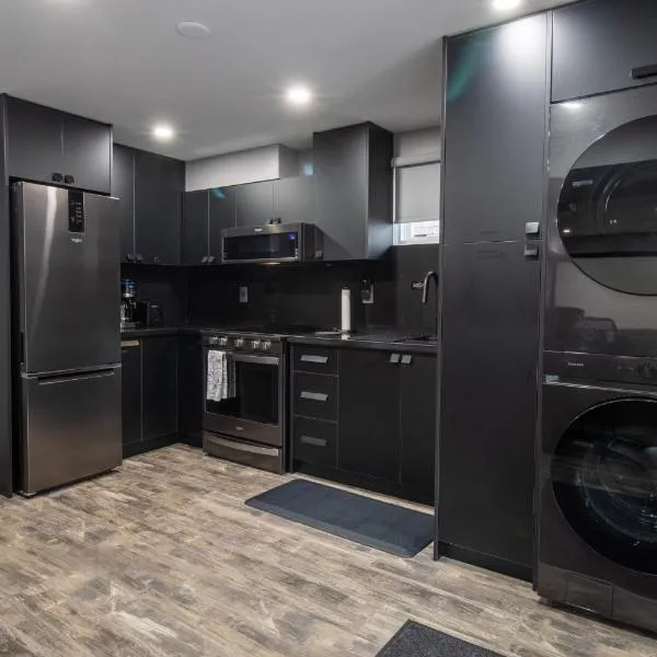 Modern and Cozy Basement Stay in Ajax, hotel in Ajax
