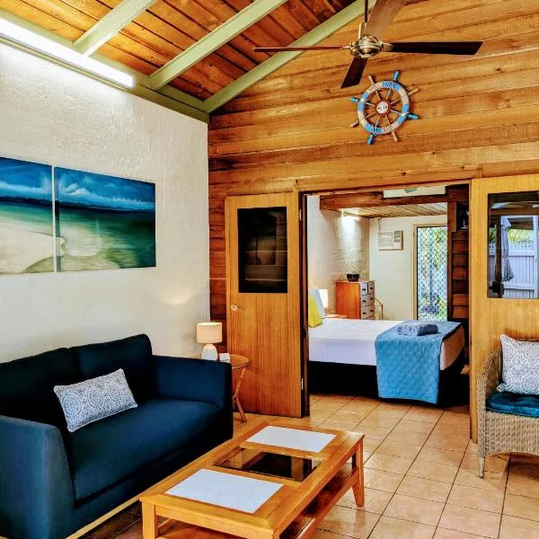 Beachside Cottage - A Private Peaceful Hidden Gem 50m to Beach, hotel in Nelly Bay