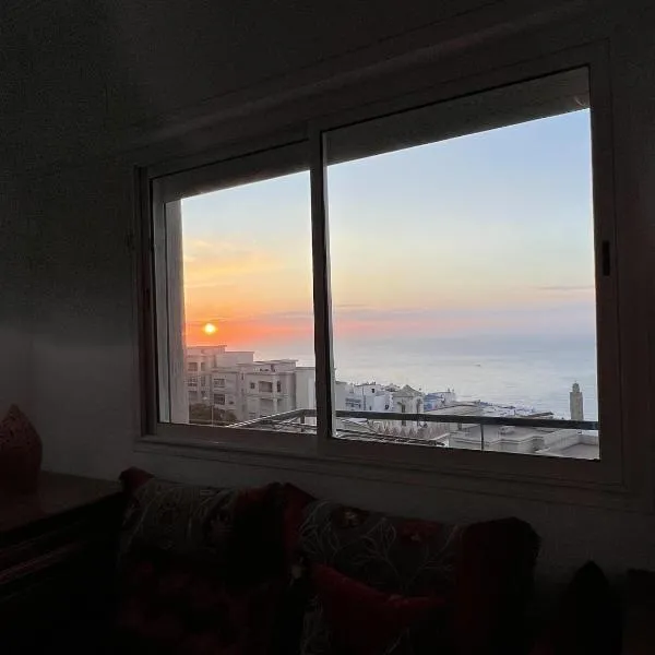 Sea-Facing Apartment with Balcony, hotel v destinaci Al Hoceïma