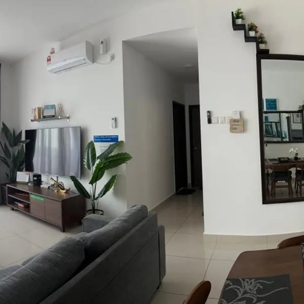 Desaru Dhancell Executive Homestay Netflix,8Pax,Wifi, hotel in Desaru