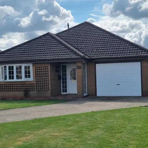 Spacious & Upmarket 2 Bedroom Detached Bungalow in Boston, hotel in Boston