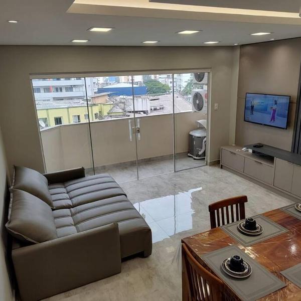 Amplo apartamento na quadra mar - Foto 5