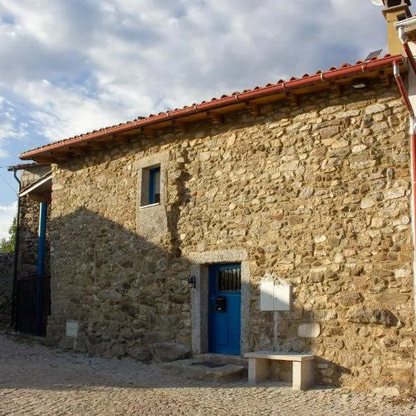 Casa de Pombares, hotel in Veigas