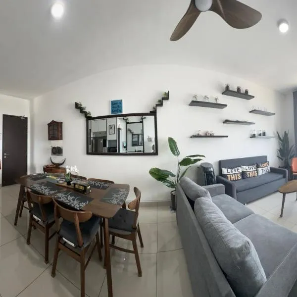 Dhancell Executive Homestay 8 Pax NETFLIX WIFI AT DESARU, hotel di Desaru
