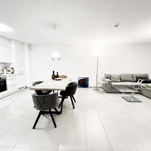 Özels Designer Loft Metzingen - Smart TV, Netflix, private kostenlose Tiefgarage, Self-Express Check-in,Check-out, Outlet 100m, hotel v destinaci Metzingen