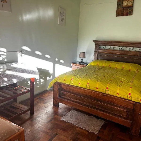 Habitación con baño privado, hotel in Sucre