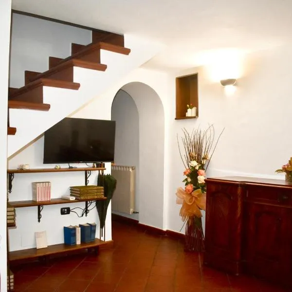 La Casetta sotto la Torre – hotel w mieście Lubriano