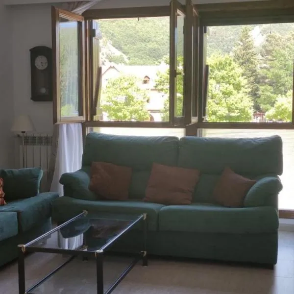 Apartamento EL RIO, hotel v destinaci Biescas