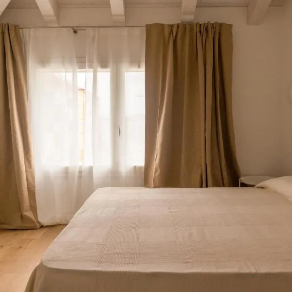 Riviera Venice Apartments, hotel v Mire