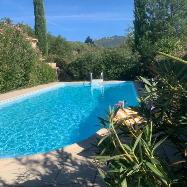 Les chambres des Baronnies, hotel v destinácii Buis-les-Baronnies
