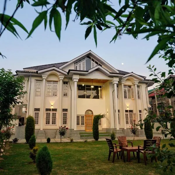 Villa Homey Inn , Srinagar -3 Kms from Dal Lake & City Centre Raj Bagh โรงแรมในHaidarpur