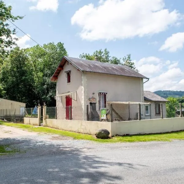 Gîte de la Chazotte, hotel v destinaci Bussière-Dunoise