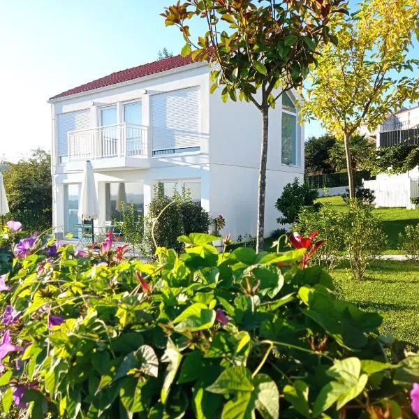 LAR JARDÍN - Casas independientes con parking privado, hotell i Santiago de Compostela